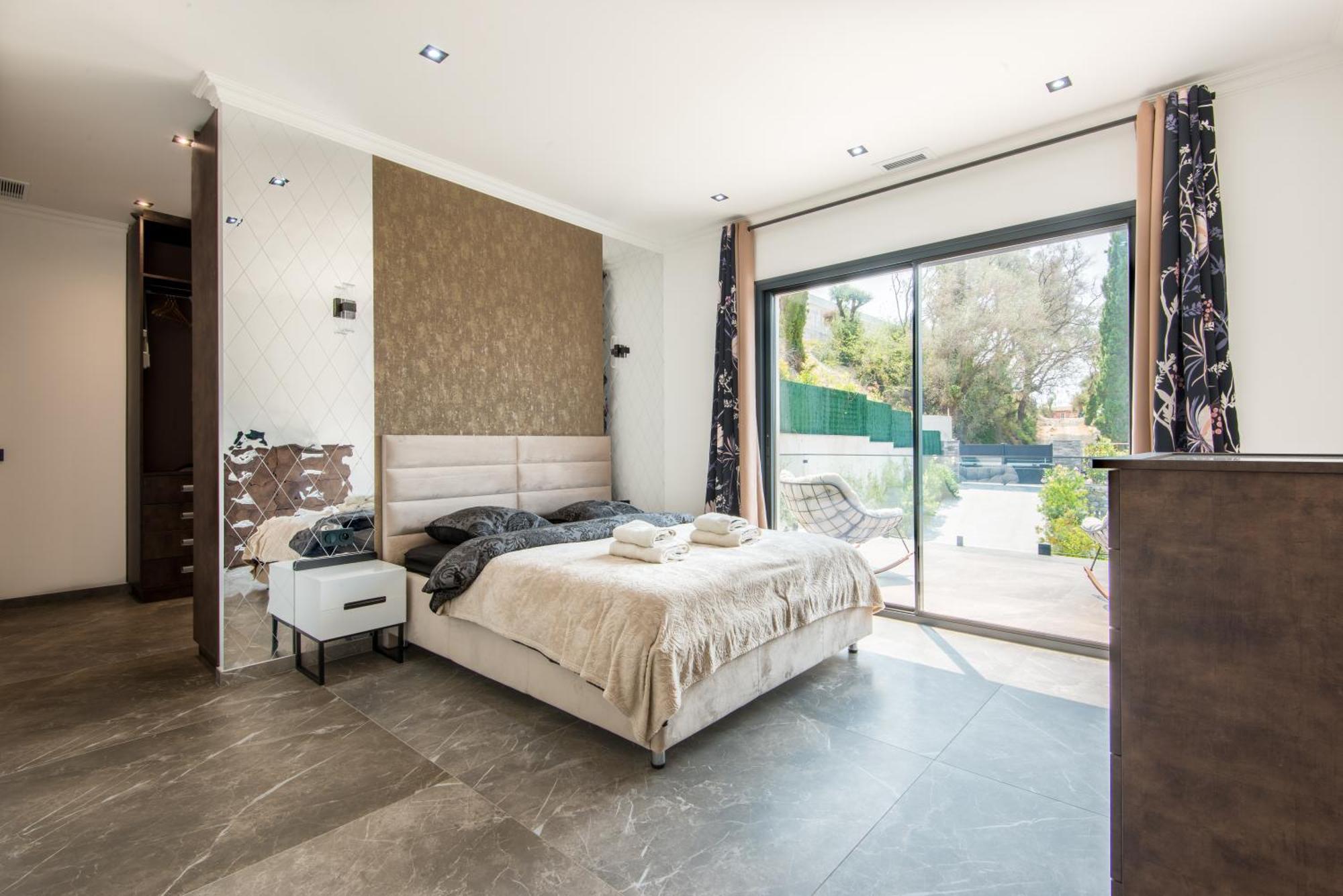 Jolie Maison Au Calme 芒通 外观 照片
