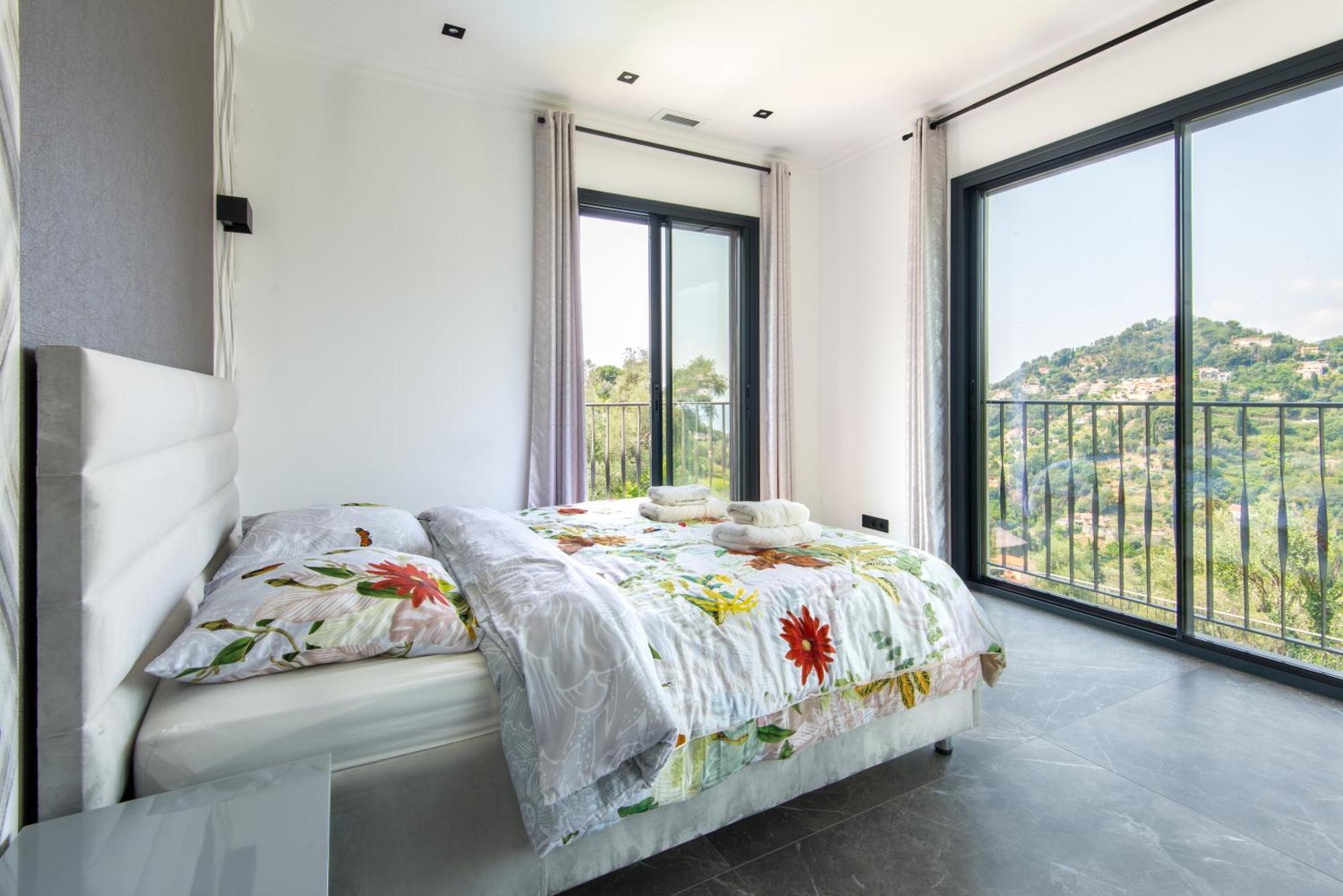Jolie Maison Au Calme 芒通 外观 照片