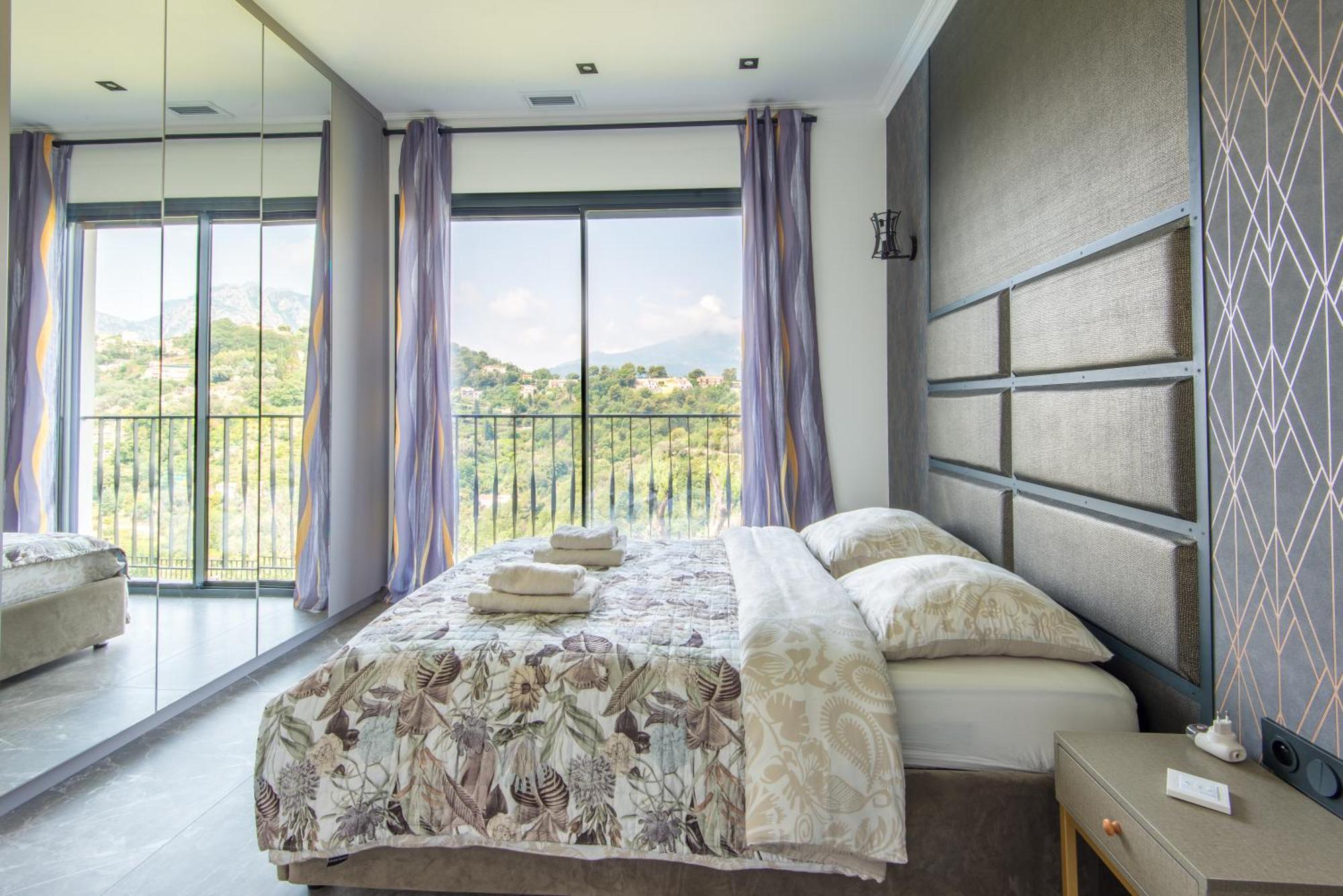 Jolie Maison Au Calme 芒通 外观 照片